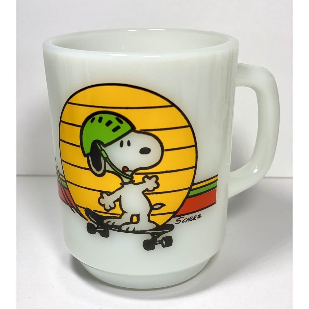 1965 Peanuts Snoopy Skateboard Skating Mug Fire King Anchor Hocking Vintage